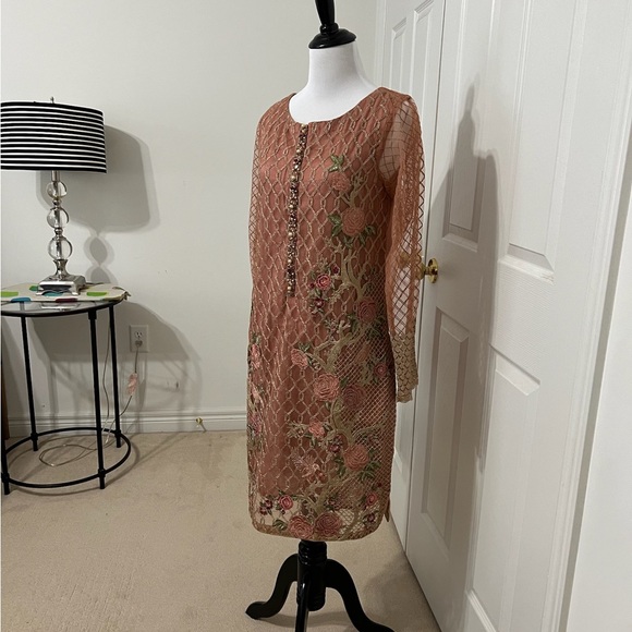 NEW! LIMELIGHT embellished and embroidered dress size smalll - Picture 2 of 5